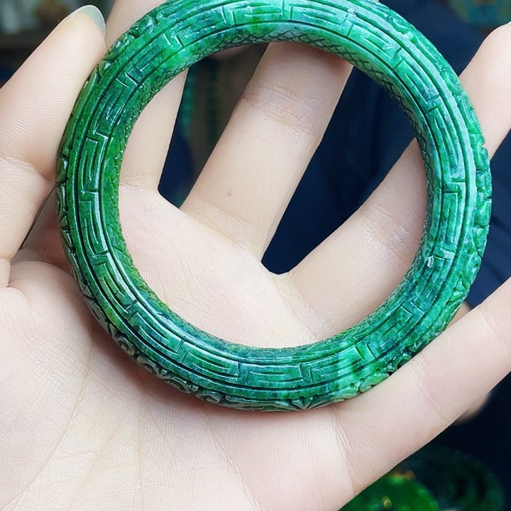 翡翠未镶嵌颈饰多样性57.3