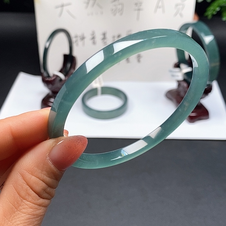 翡翠手镯未镶嵌68尺寸