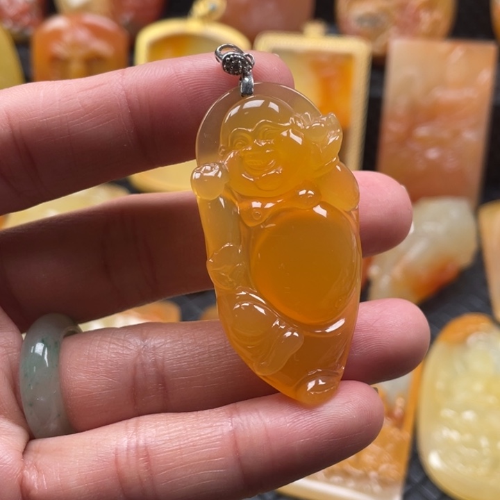 石英质玉（黄龙玉）颈饰未镶嵌