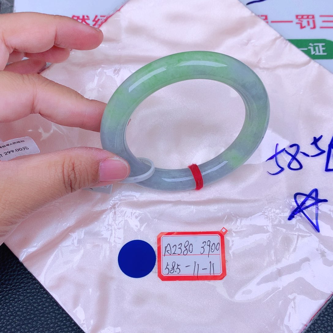 翡翠手镯未镶嵌缅甸翡翠