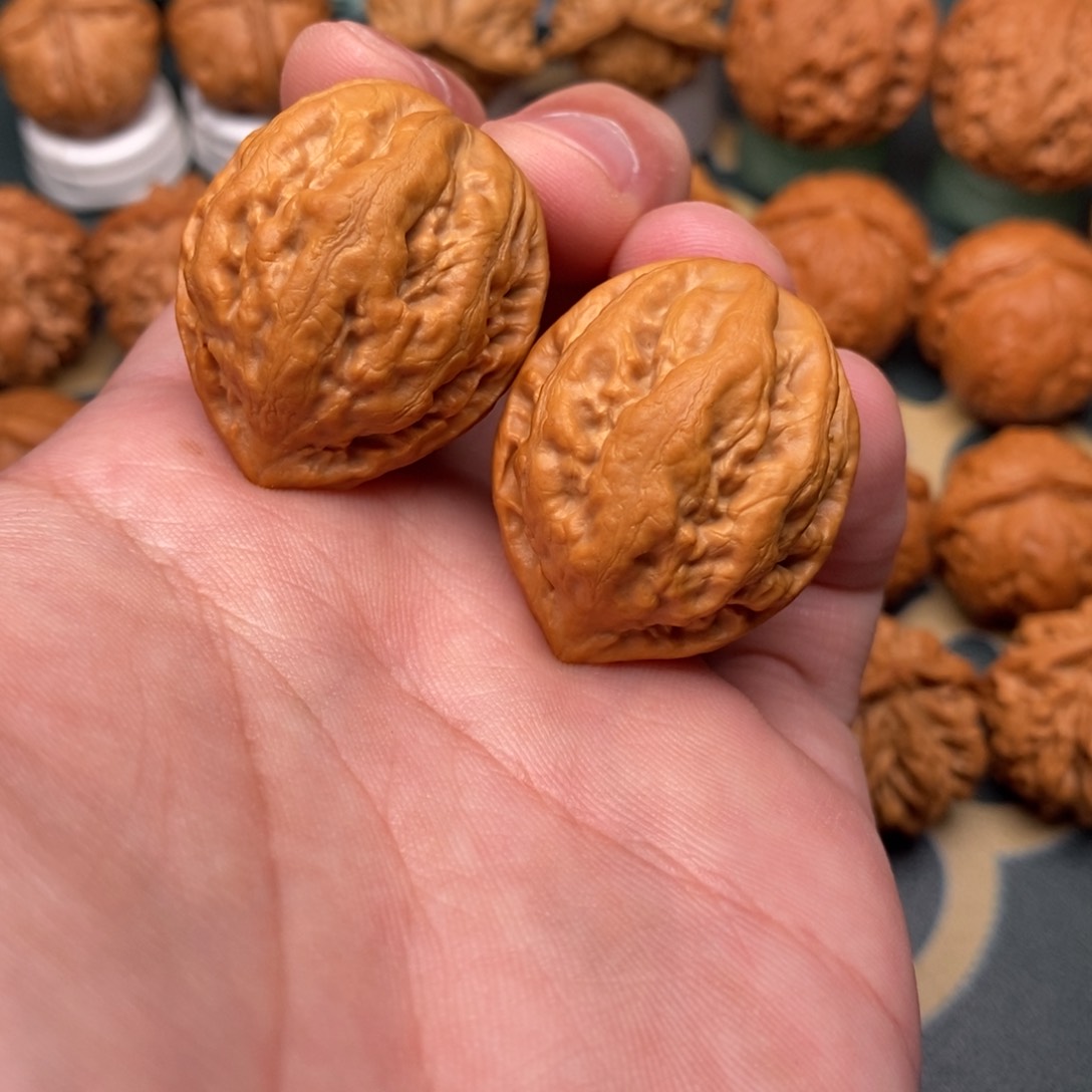 文玩核桃把件粗筋八棱