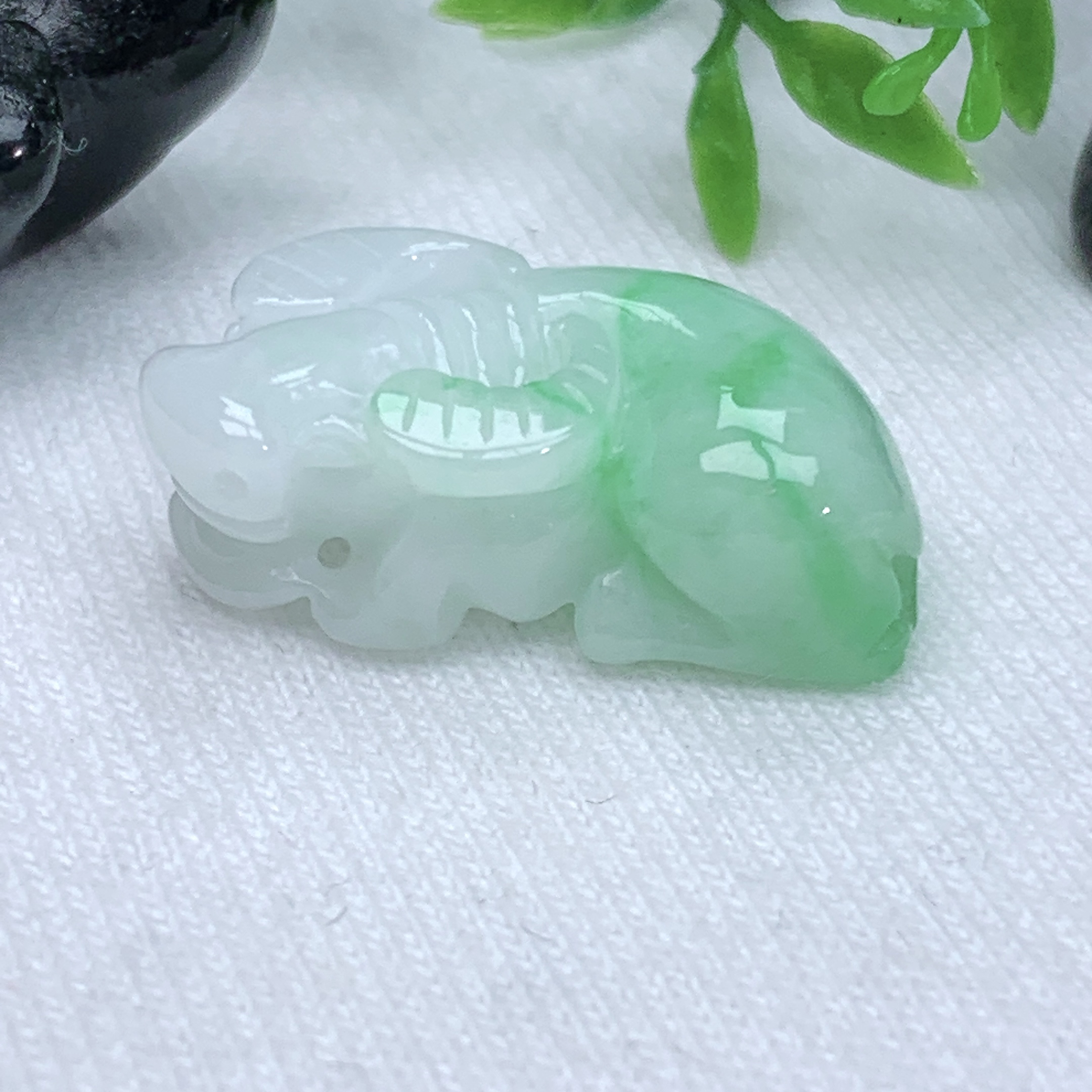 天然缅甸翡翠A货冰润飘阳绿生肖牛扭转乾坤吊坠22.9−12.3−7.6mm