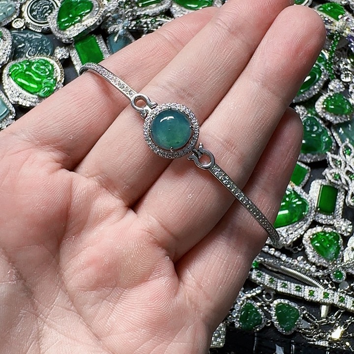 翡翠颈饰未镶嵌天然A货翡翠放漏