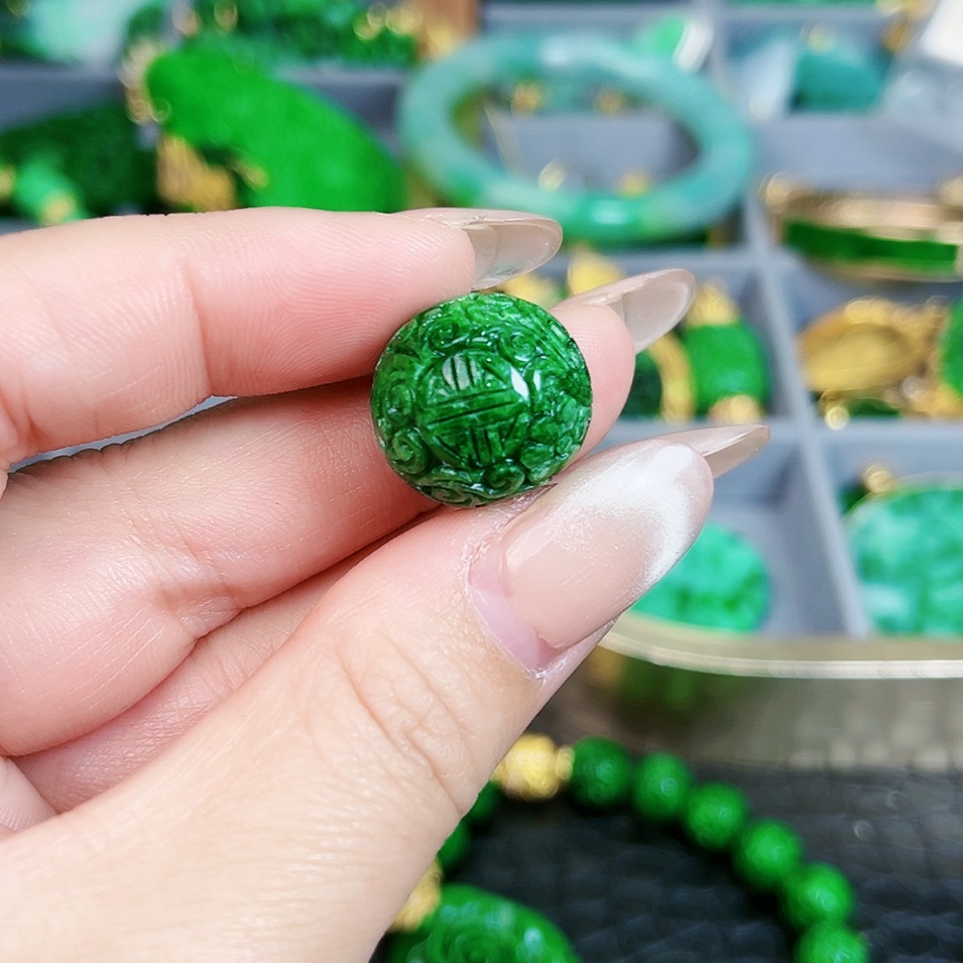 翡翠颈饰未镶嵌吊坠