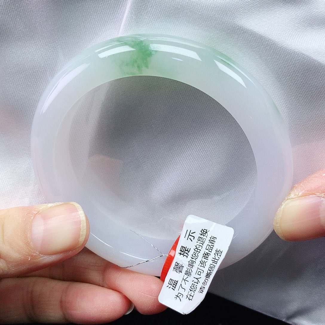 翡翠手镯未镶嵌52圈