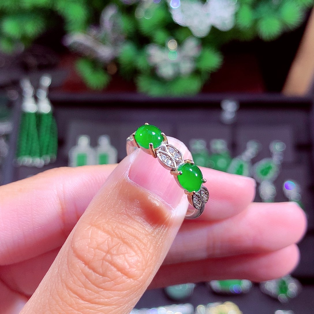 颈饰未镶嵌翡翠天然