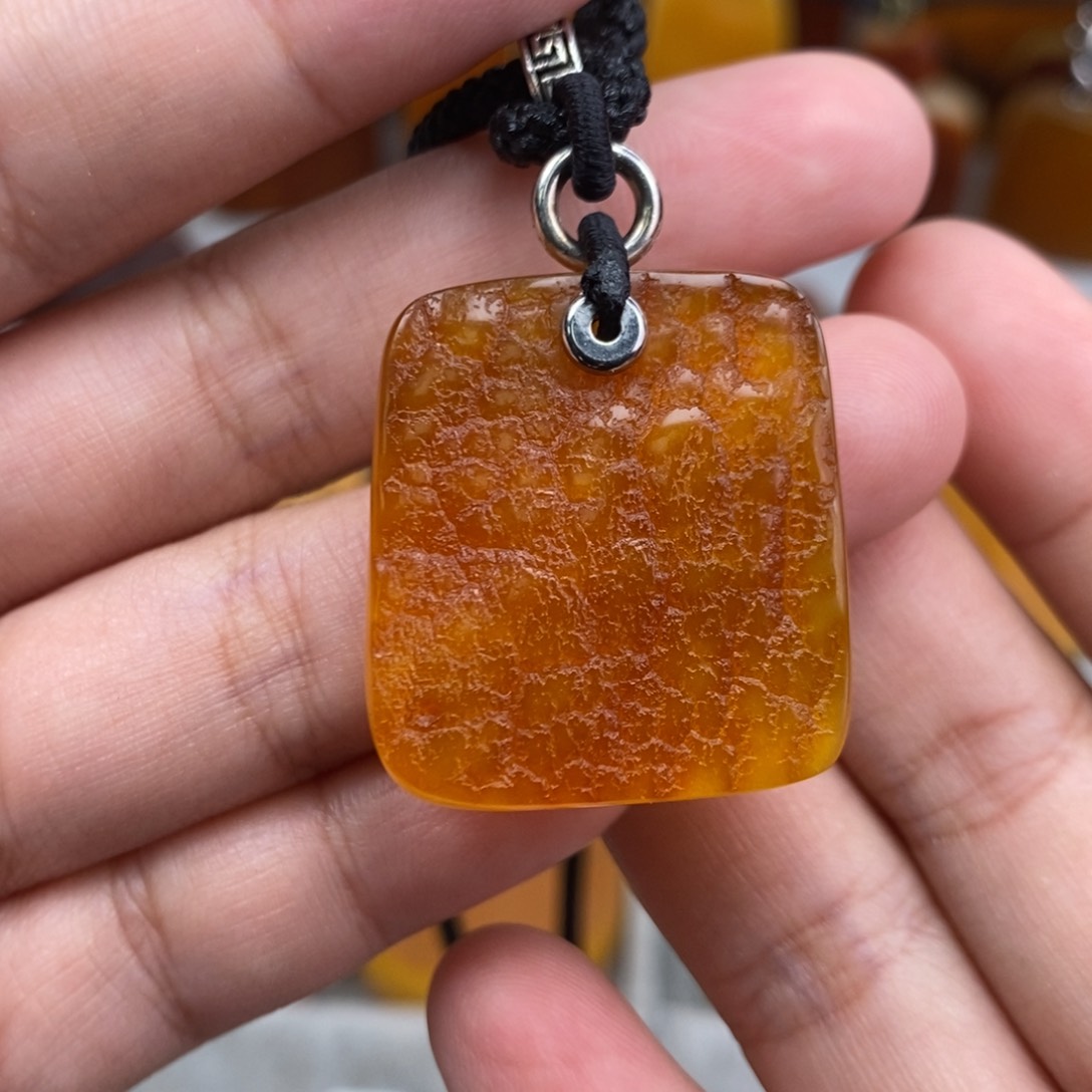 琥珀吊坠(赠链)未镶嵌