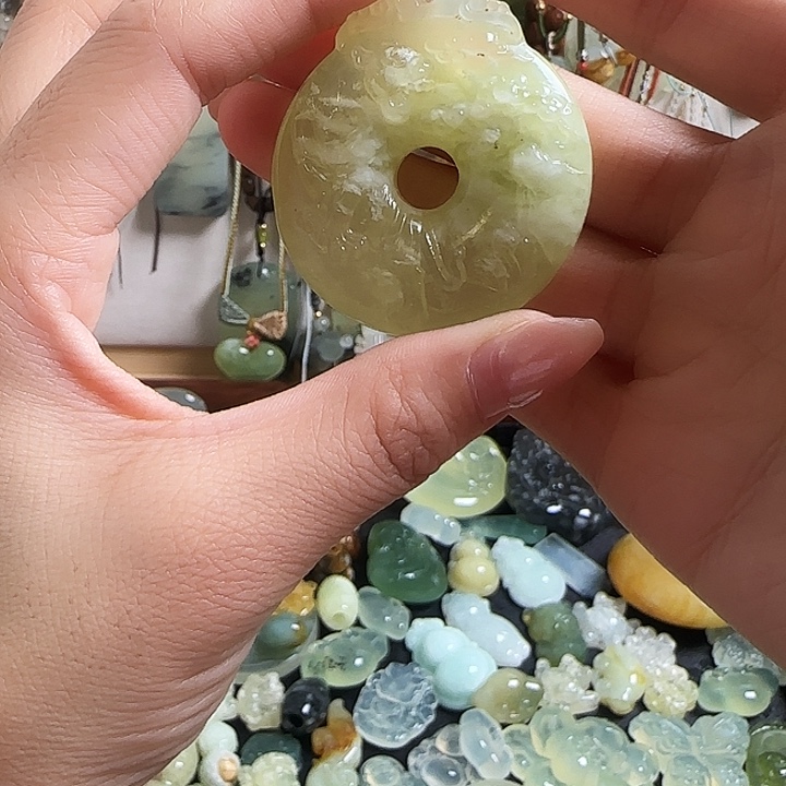 蛇纹石玉合金颈饰