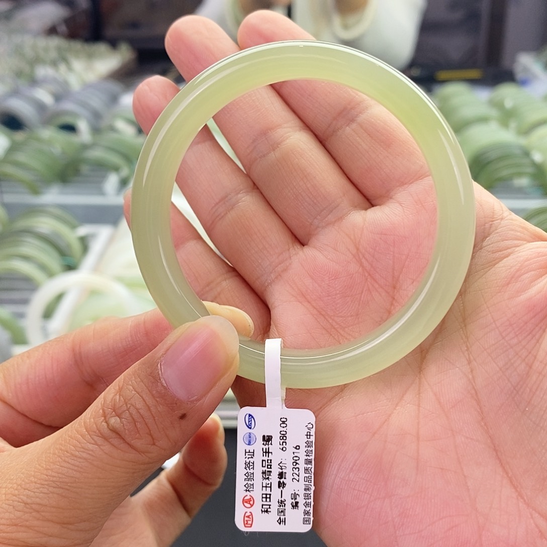 和田玉未镶嵌和田玉手镯52.53