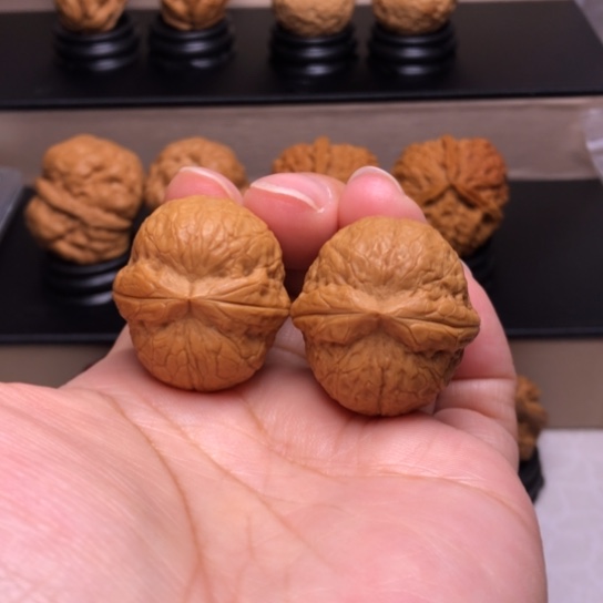 文玩核桃把件粗筋铁蛋30