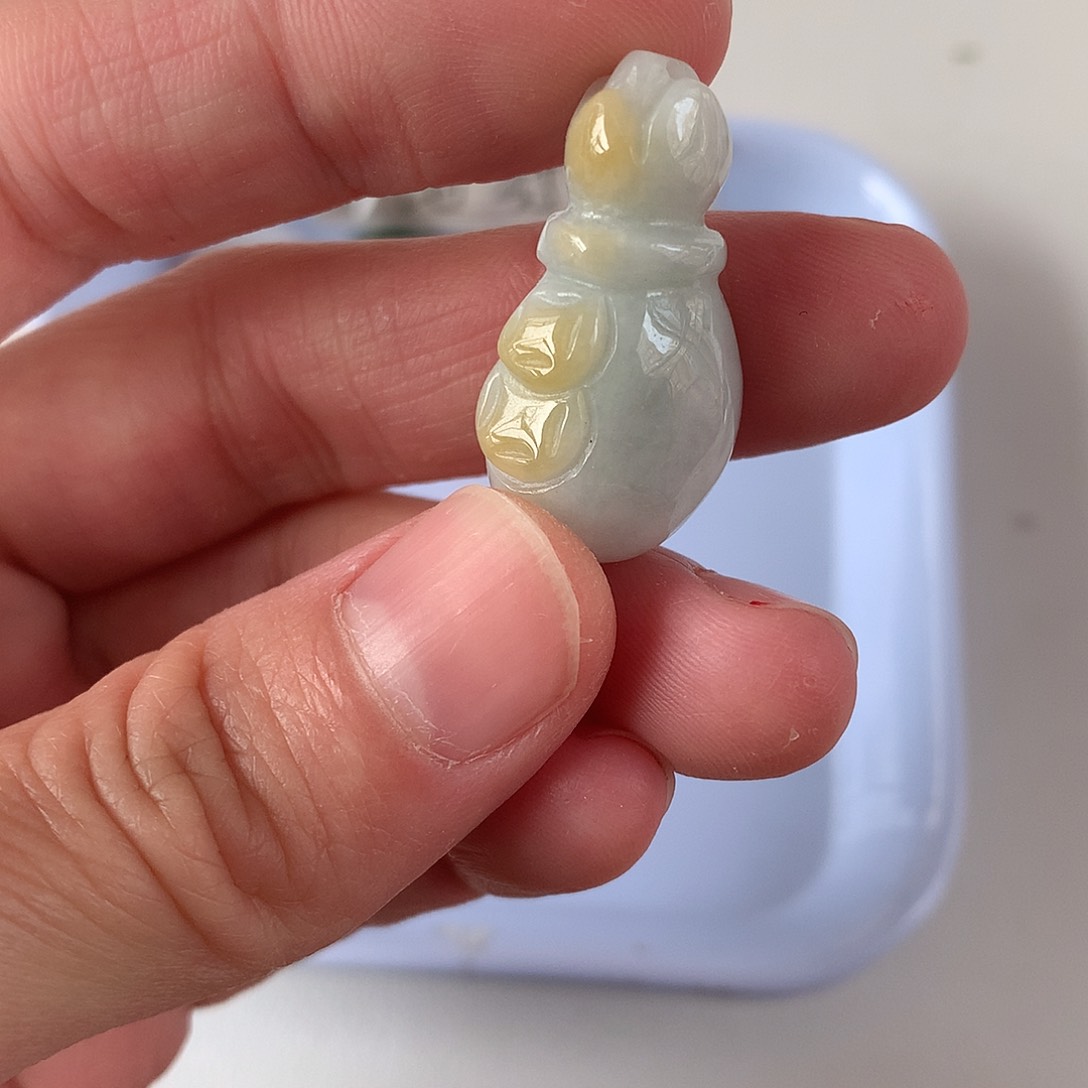 翡翠颈饰未镶嵌钱袋