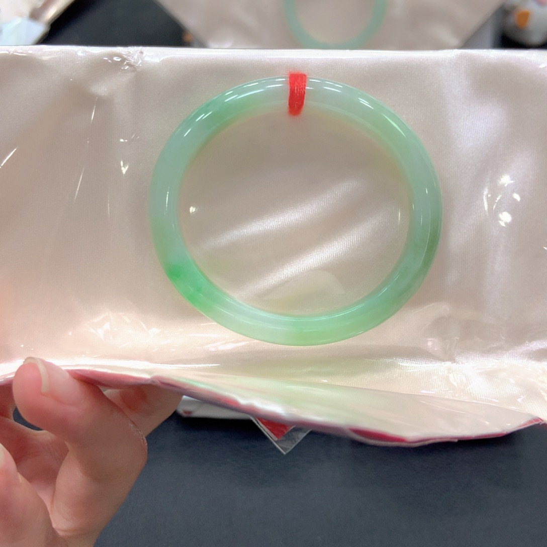 翡翠未镶嵌手镯贵妃2号