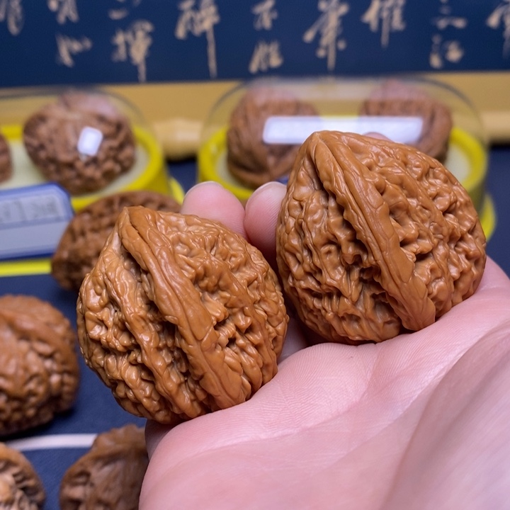 文玩核桃吊坠35虎头王