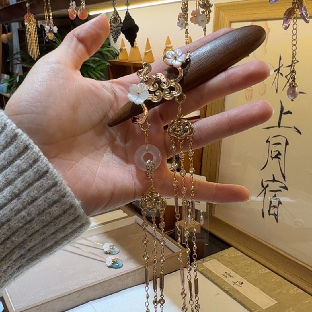 木质铜合金檀木发夹一个