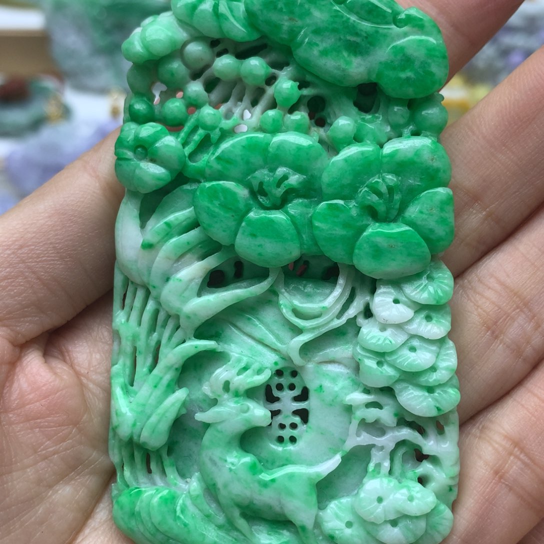 翡翠颈饰未镶嵌翡翠