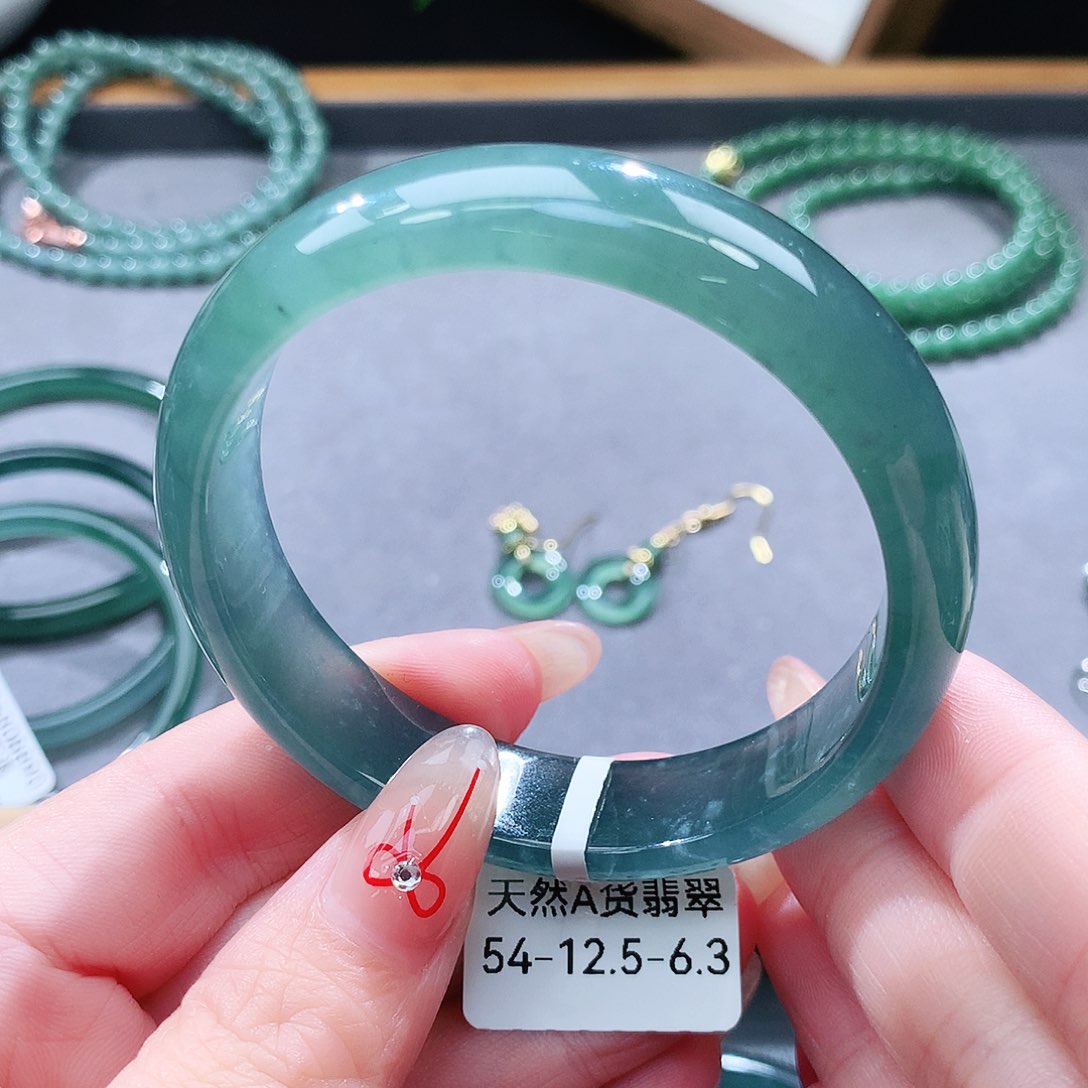 翡翠手镯（圆镯）未镶嵌
