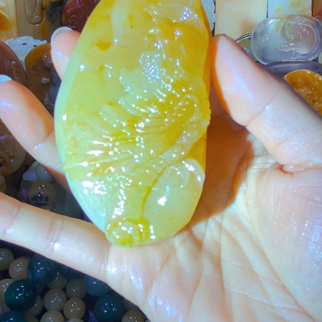 石英质玉（黄龙玉）颈饰未镶嵌