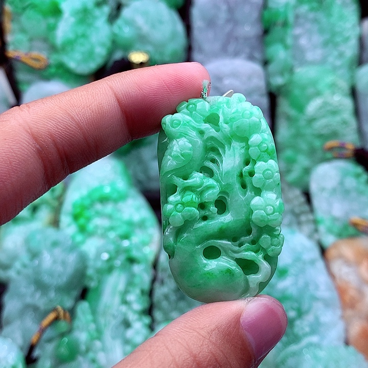 翡翠未镶嵌吊坠(不含链)