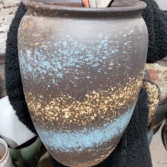 紫砂花盆口26高41，黑刷