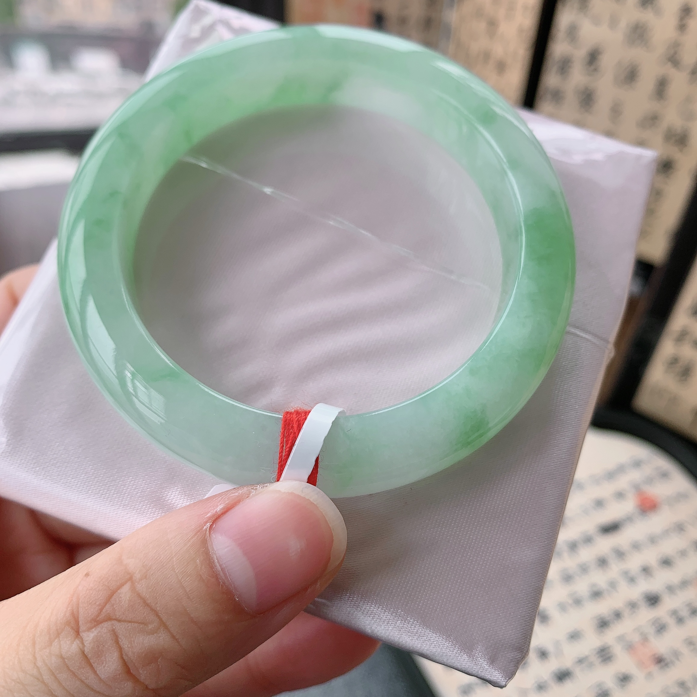 缅甸天然A货翡翠53-54圈糯冰飘绿花细腻正圈手镯女款022