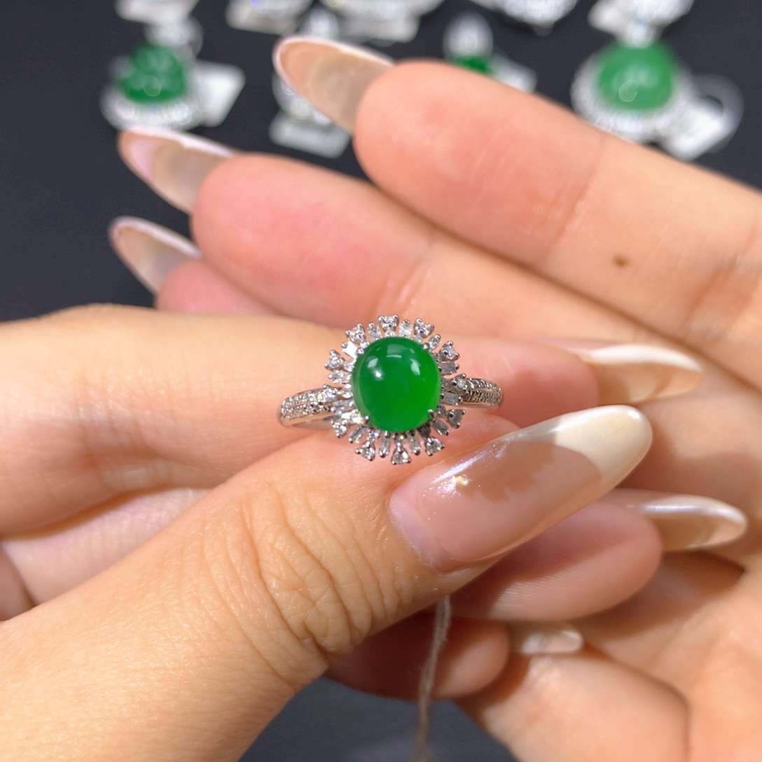 翡翠戒指18K金镶嵌翡翠