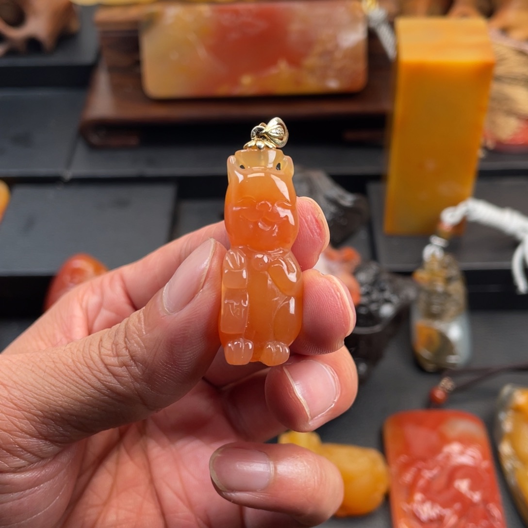 石英质玉（黄龙玉）未镶嵌颈饰