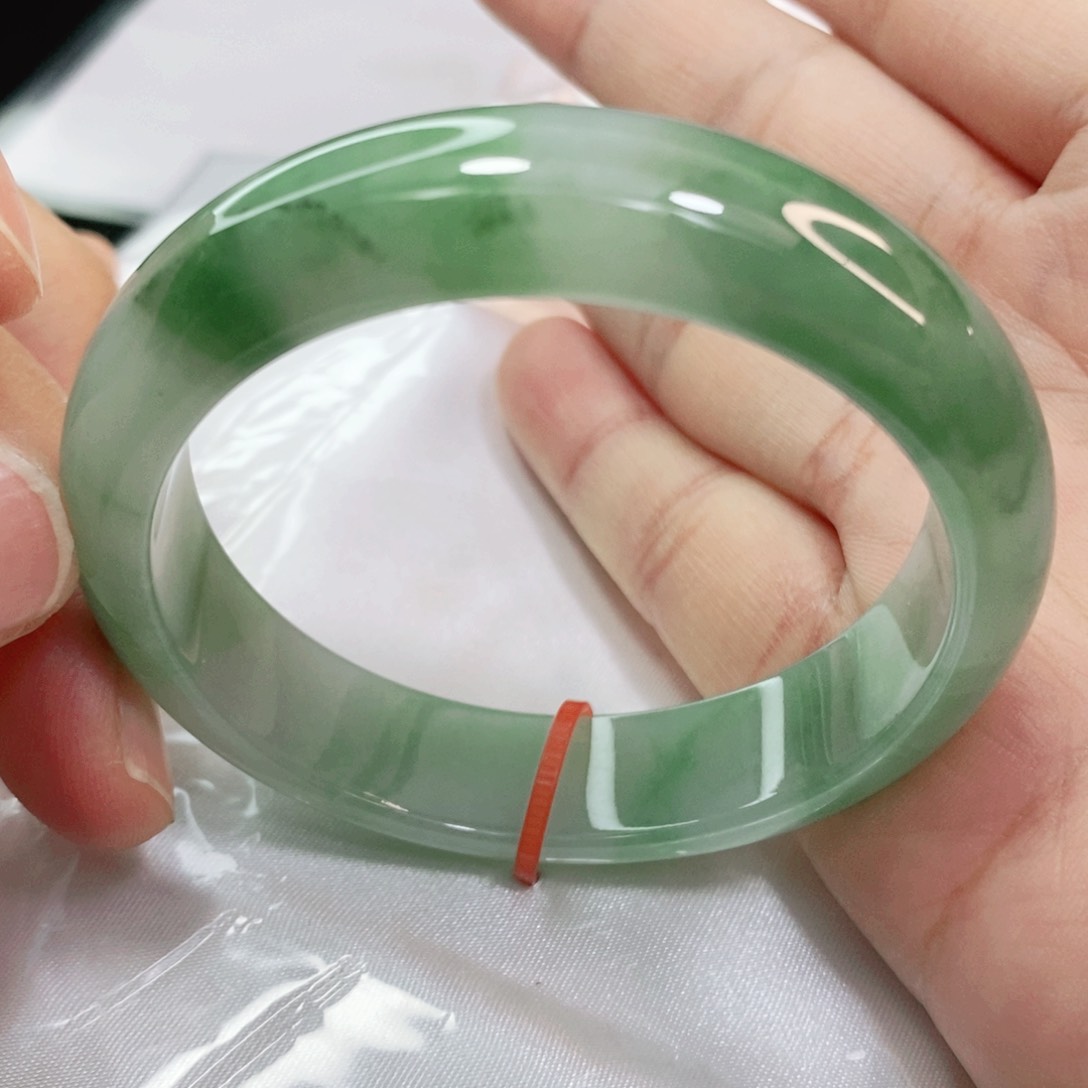 翡翠手镯未镶嵌52.7圈口