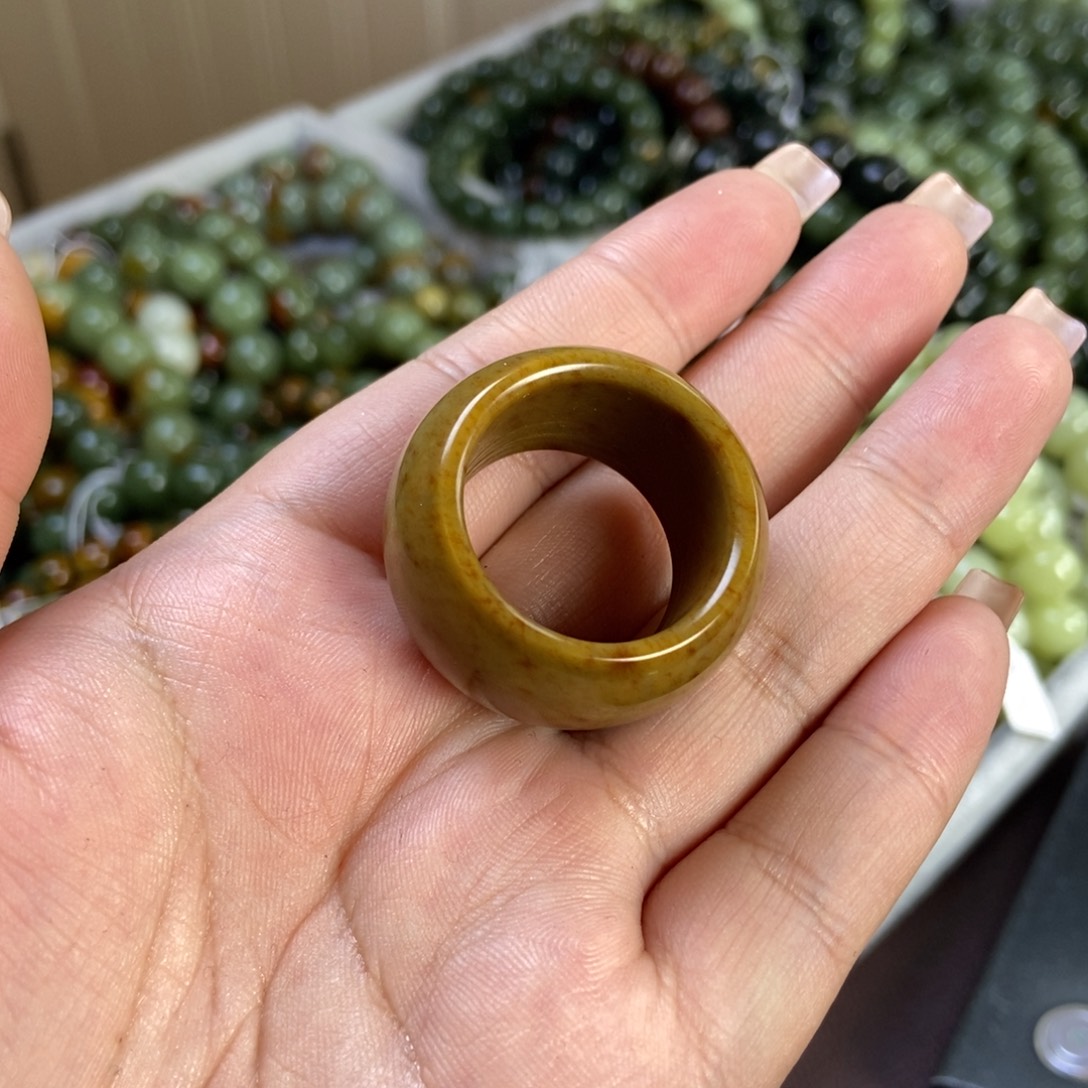 透闪石质玉未镶嵌手串