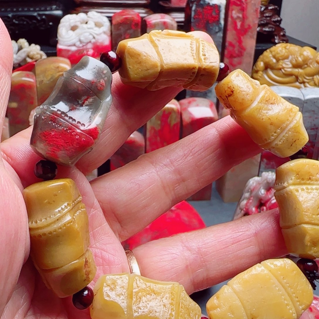 昌化石昌化鸡血石