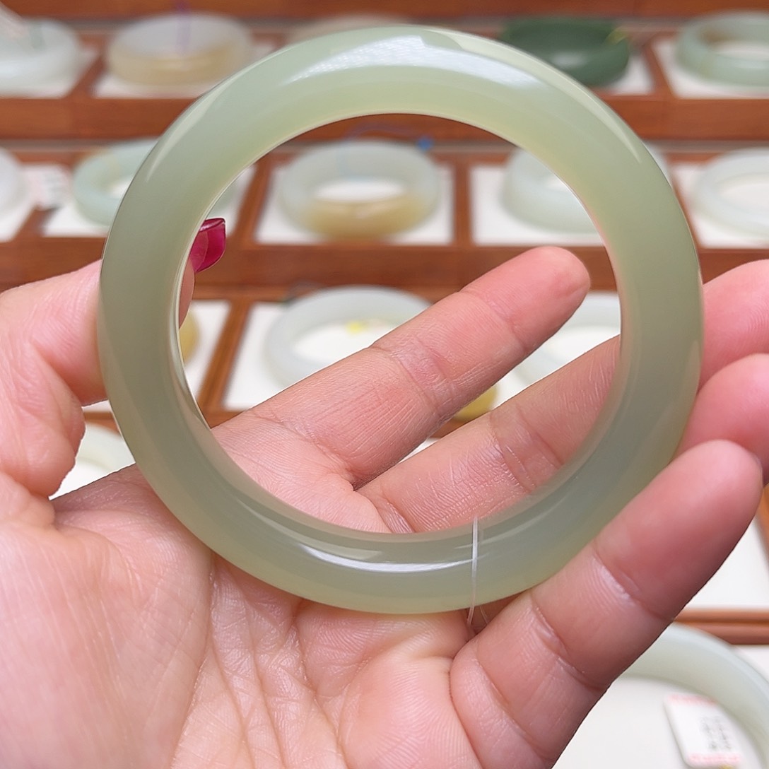 和田玉手镯未镶嵌58