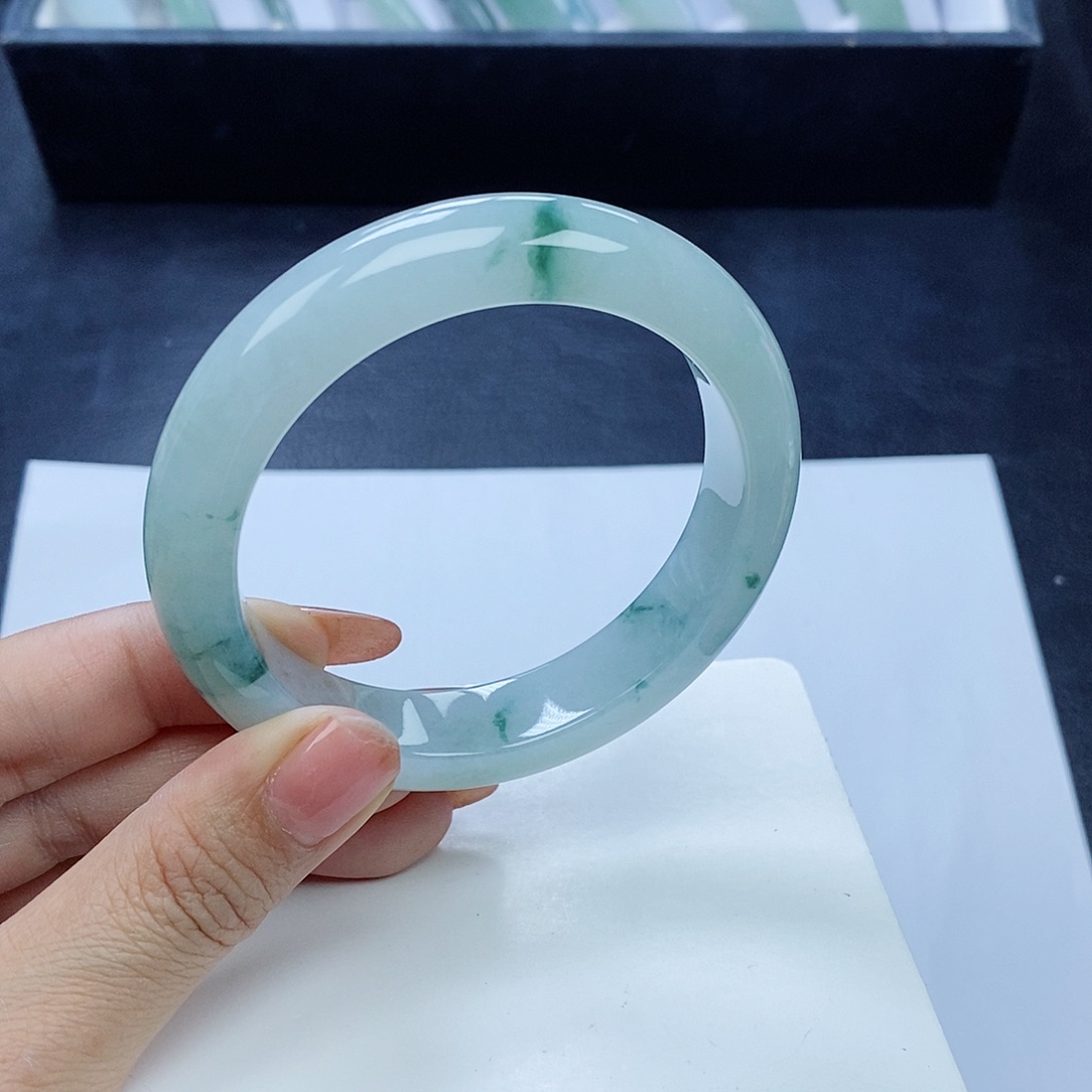 翡翠手镯未镶嵌57.5圈口