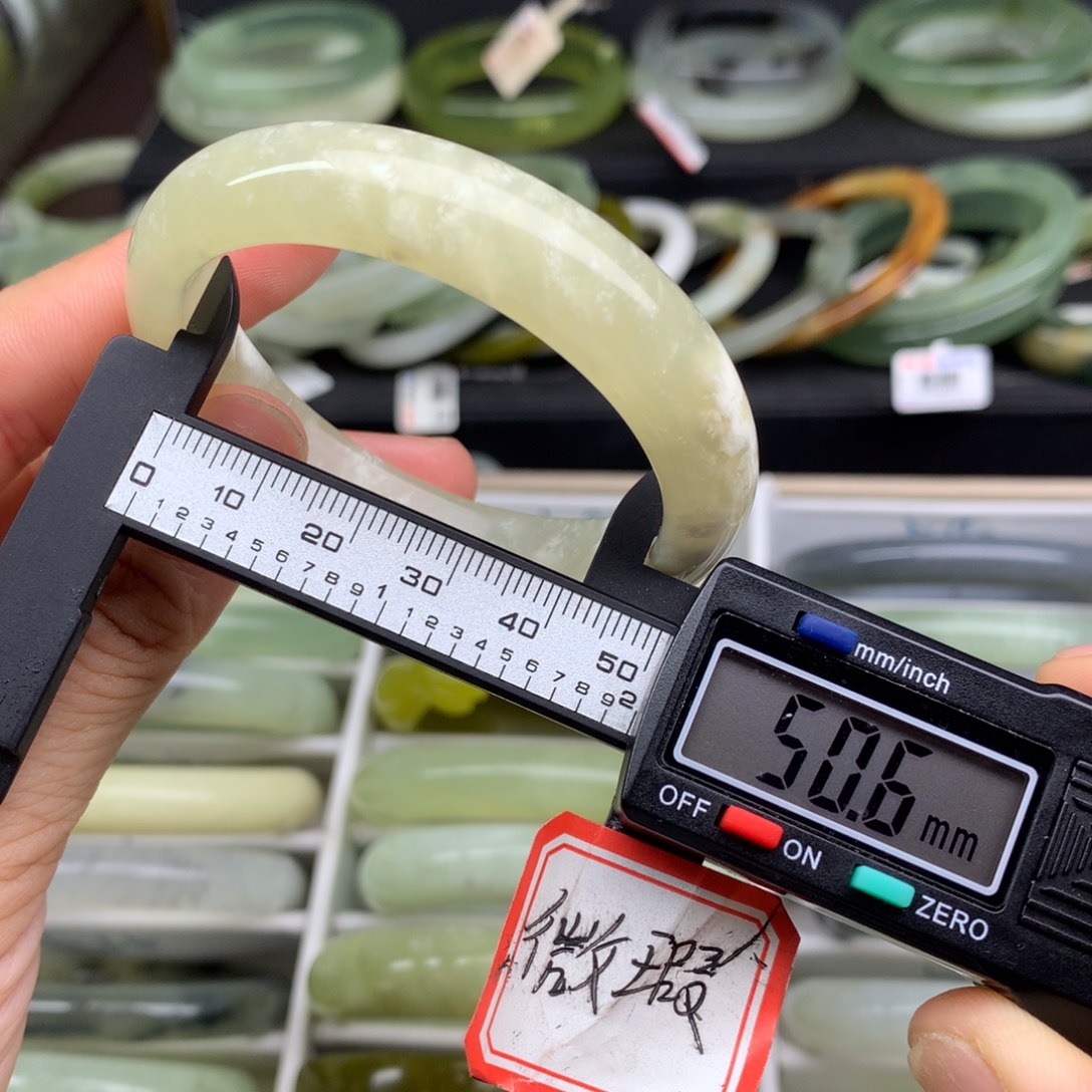 未镶嵌蛇纹石玉手镯591