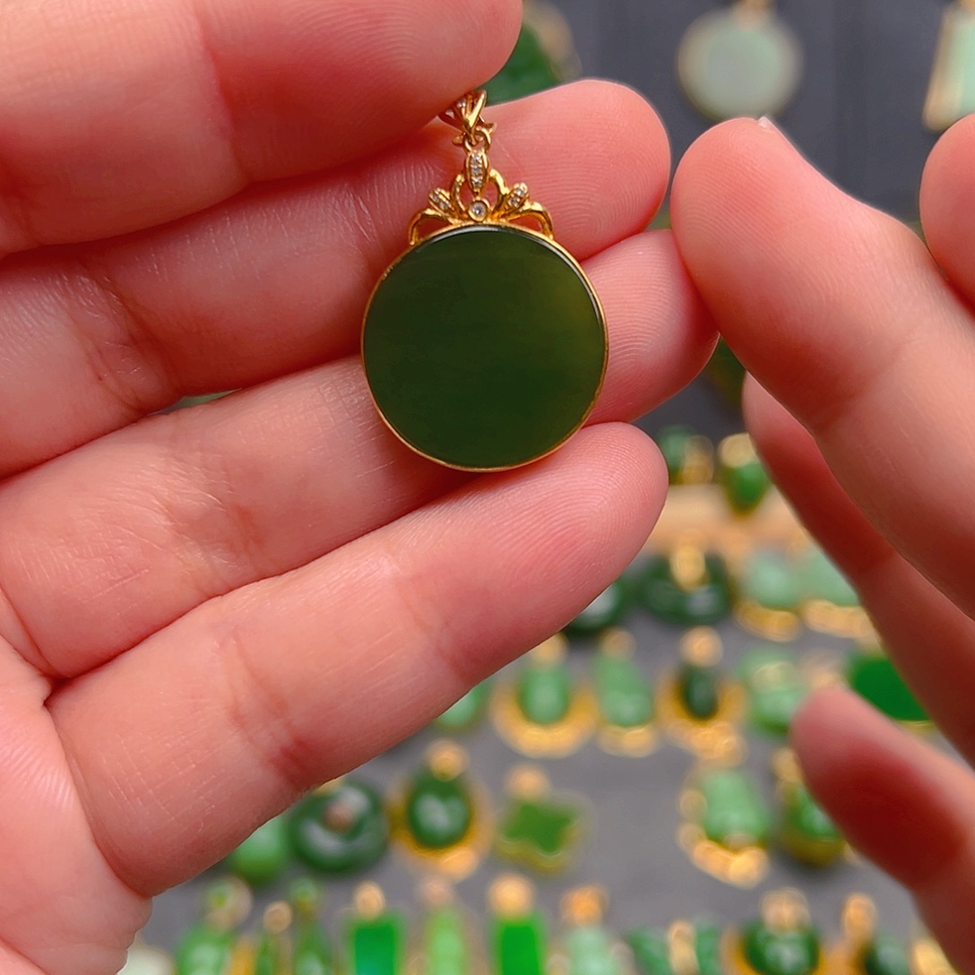和田玉（碧玉）18K金镶嵌吊坠(不含链)