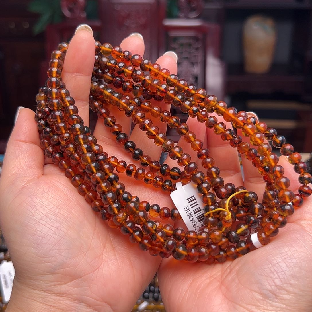 琥珀裸石未镶嵌抚顺琥珀20374。多样性发其一