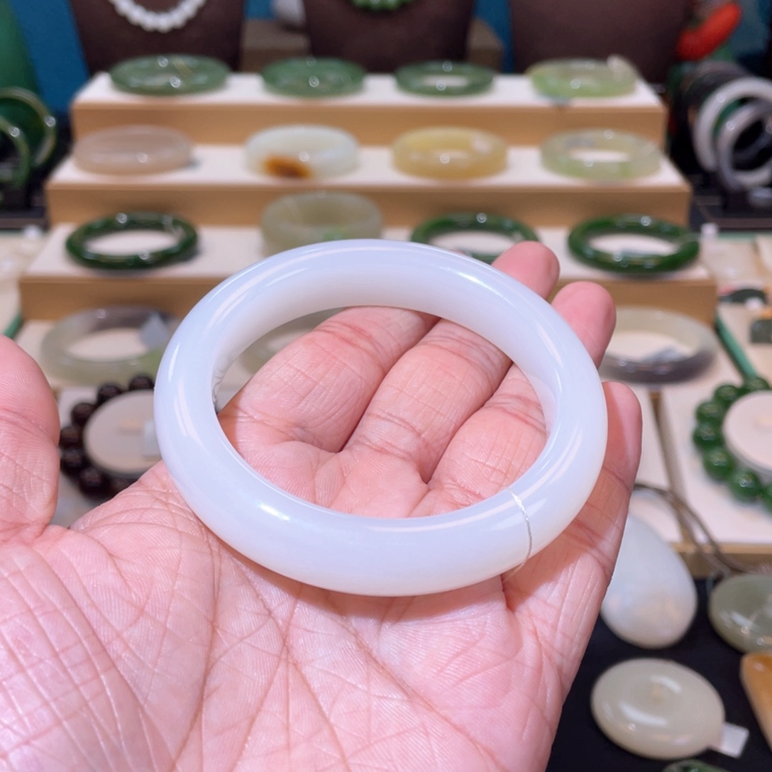 和田玉收藏级白玉手镯60未镶嵌