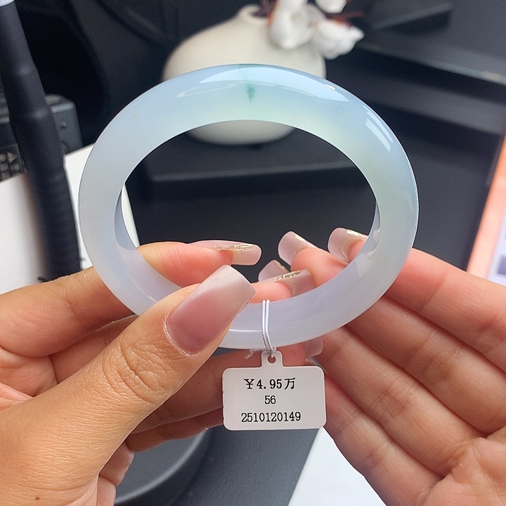 未镶嵌手镯翡翠56正圈牛奶胶底飘蓝花