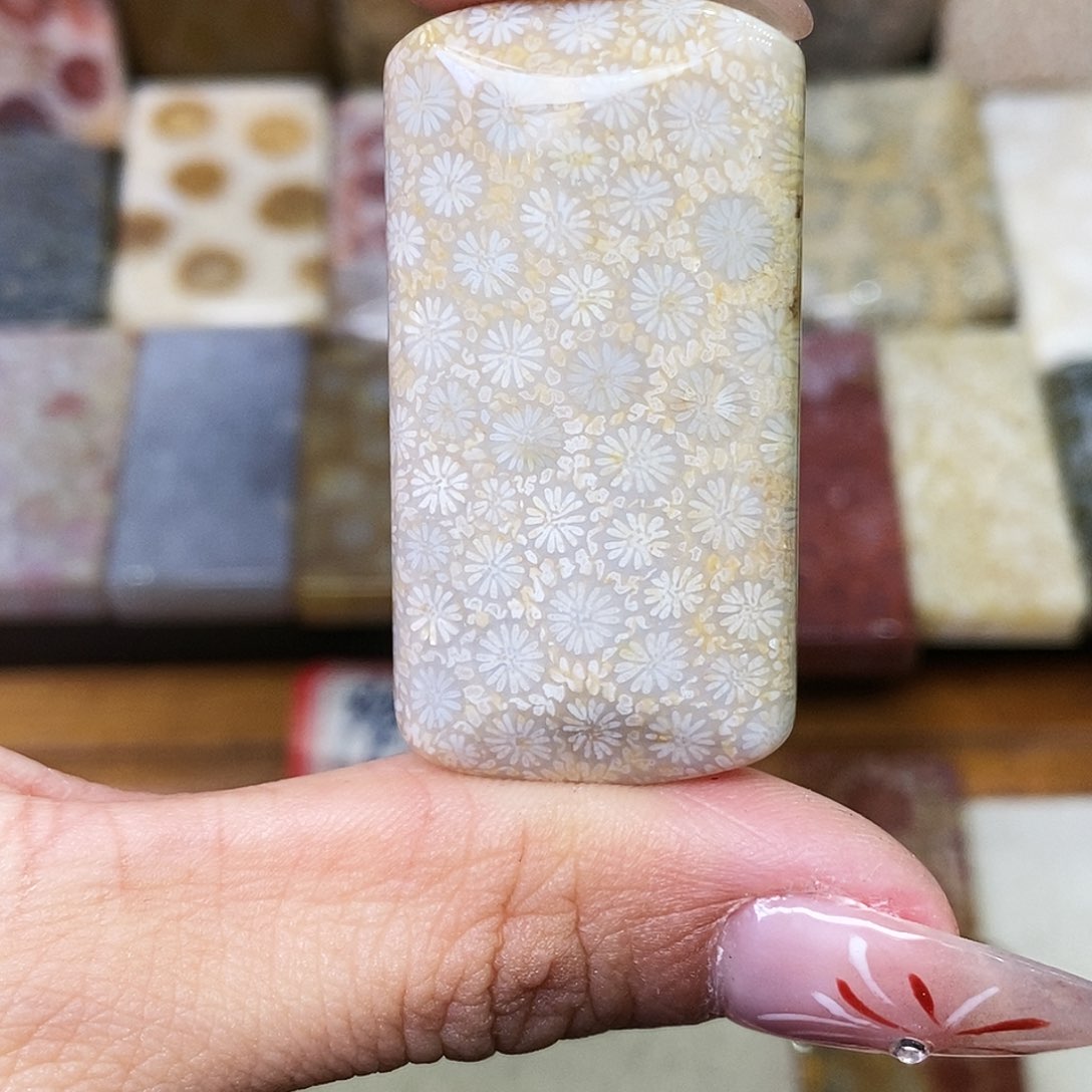 硅化玉颈饰合金浪**河