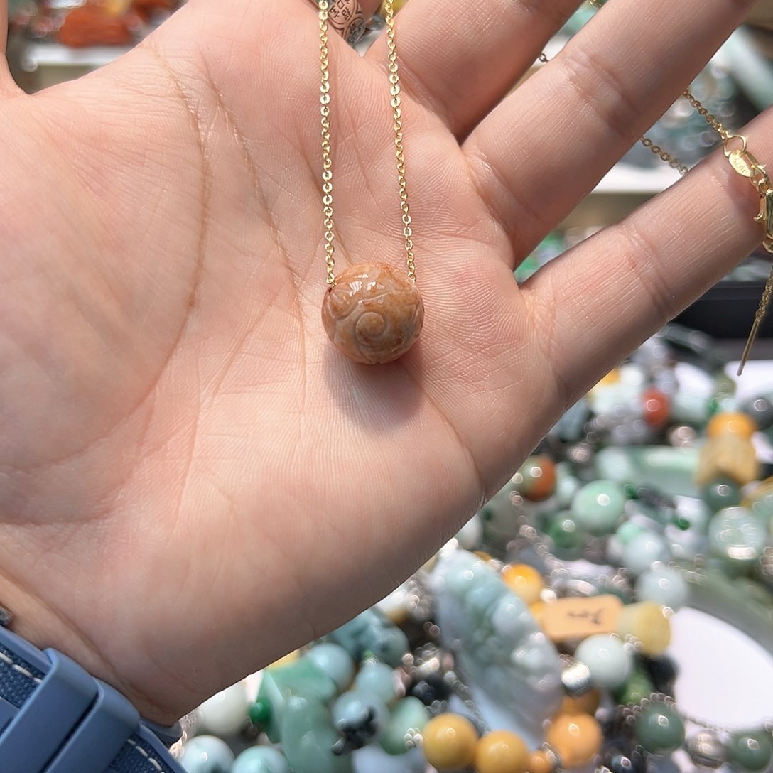 翡翠颈饰未镶嵌吊坠