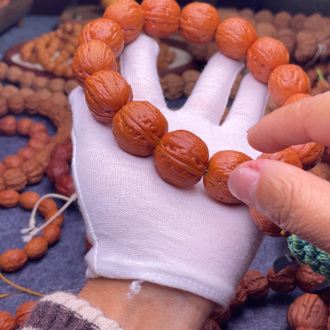 王***航文玩核桃手串秋子