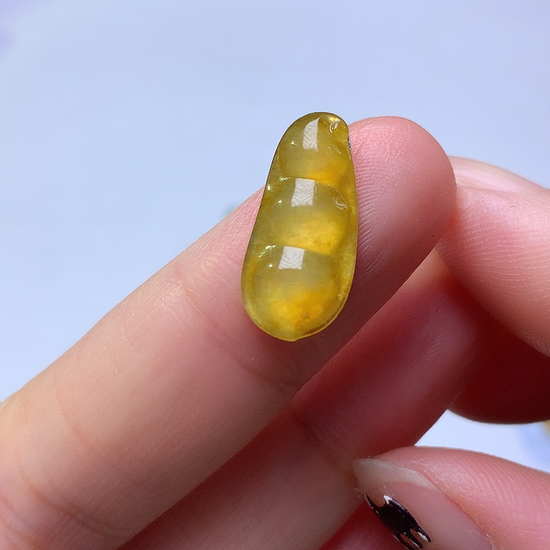 翡翠未镶嵌颈饰豆