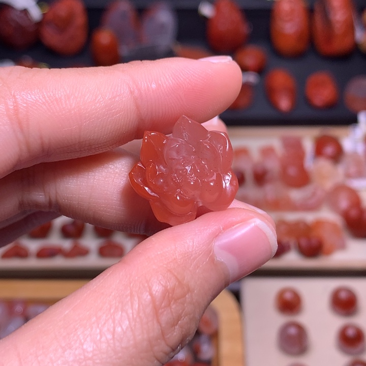 南红玛瑙未镶嵌珠宝半成品莲花