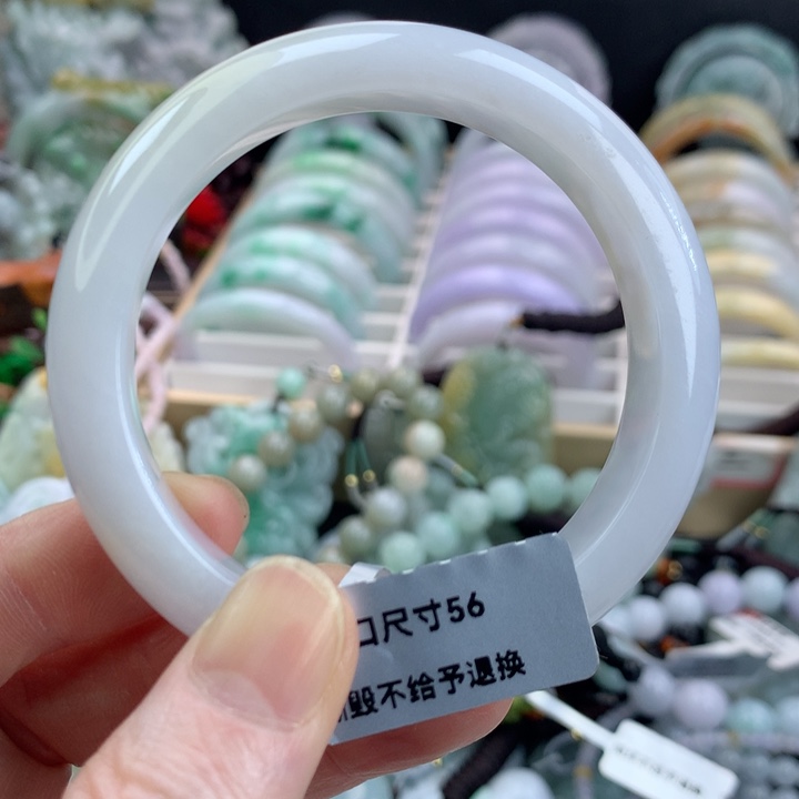 翡翠手镯未镶嵌吊坠