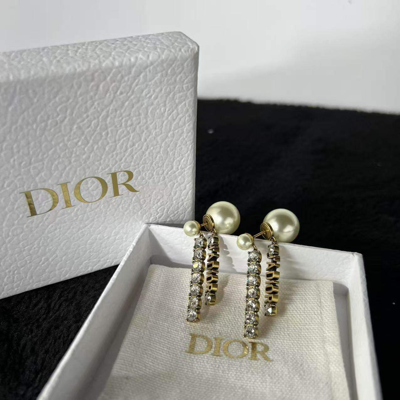 95新 DIOR/迪奥 捐金沉珠/耳钉时尚