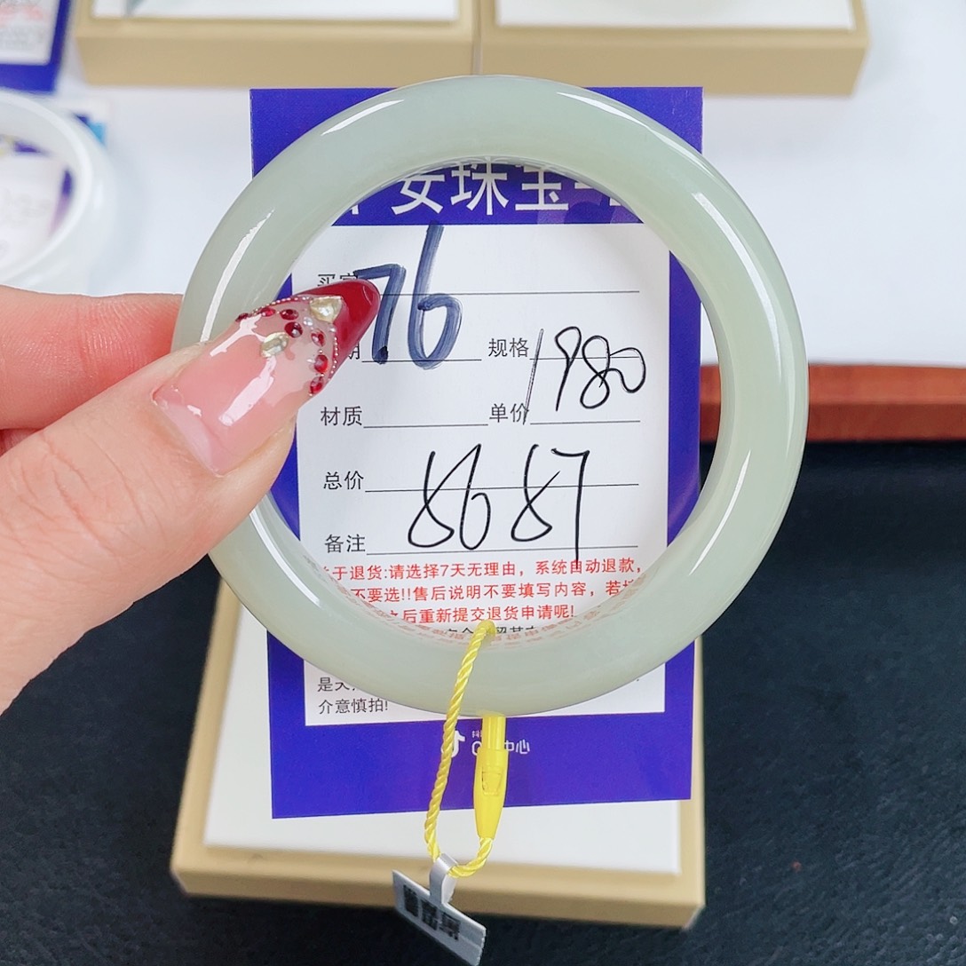 和田玉手镯未镶嵌