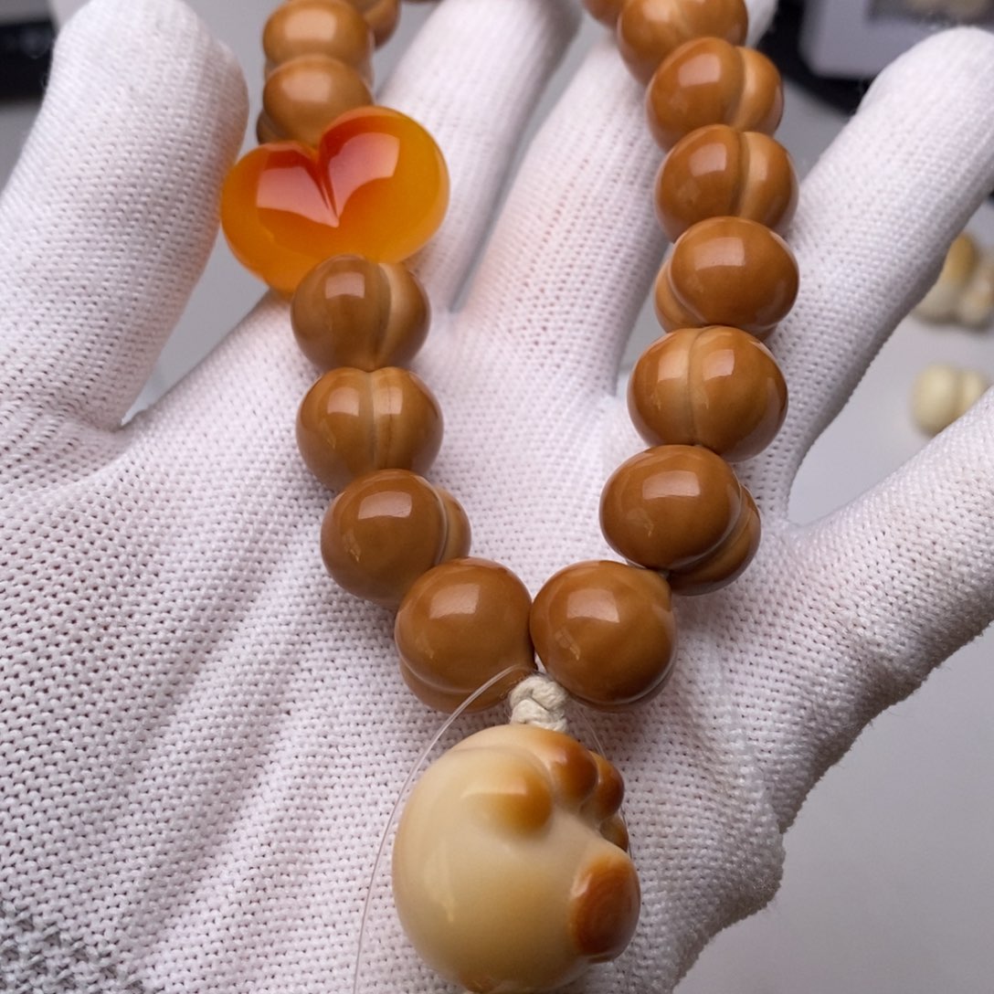 小***冉吊坠猴头核桃屁桃