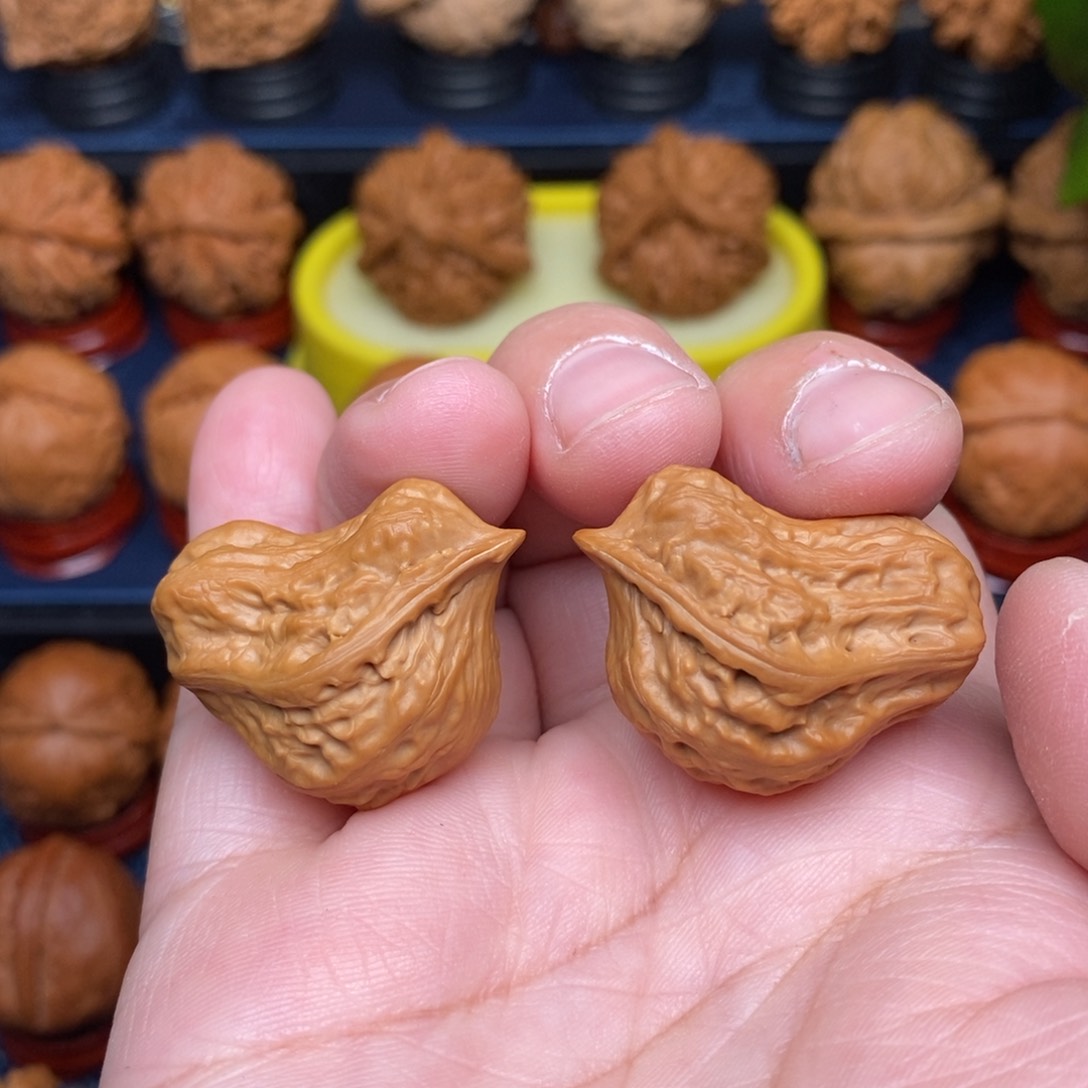 文玩核桃把件手捻鸳鸯