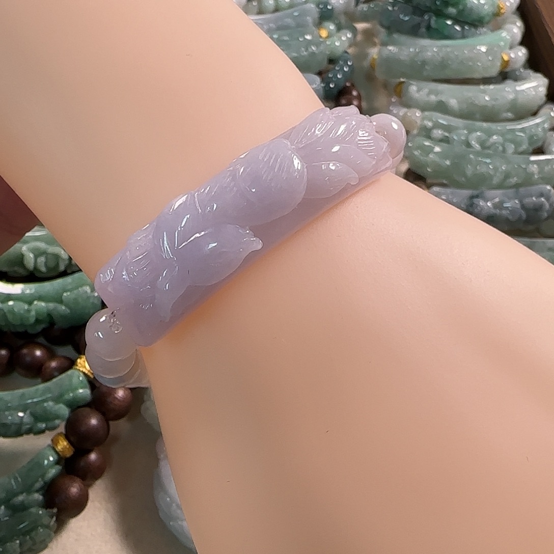 翡翠未镶嵌颈饰手牌