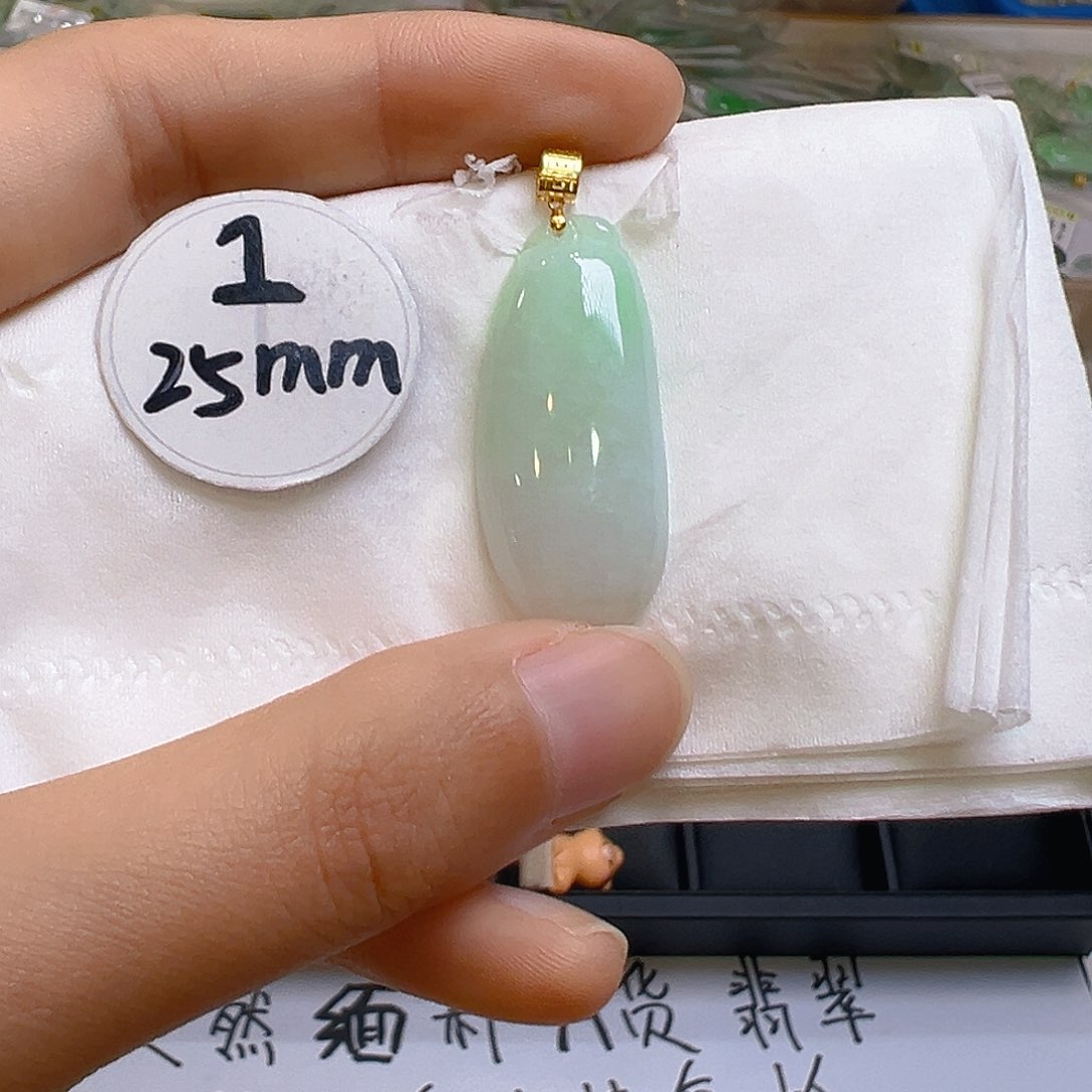 翡翠颈饰18K金镶嵌翡翠