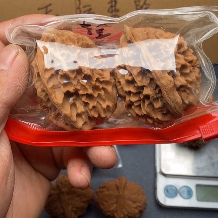 <***。吊坠文玩核桃文玩核桃招财鼠，