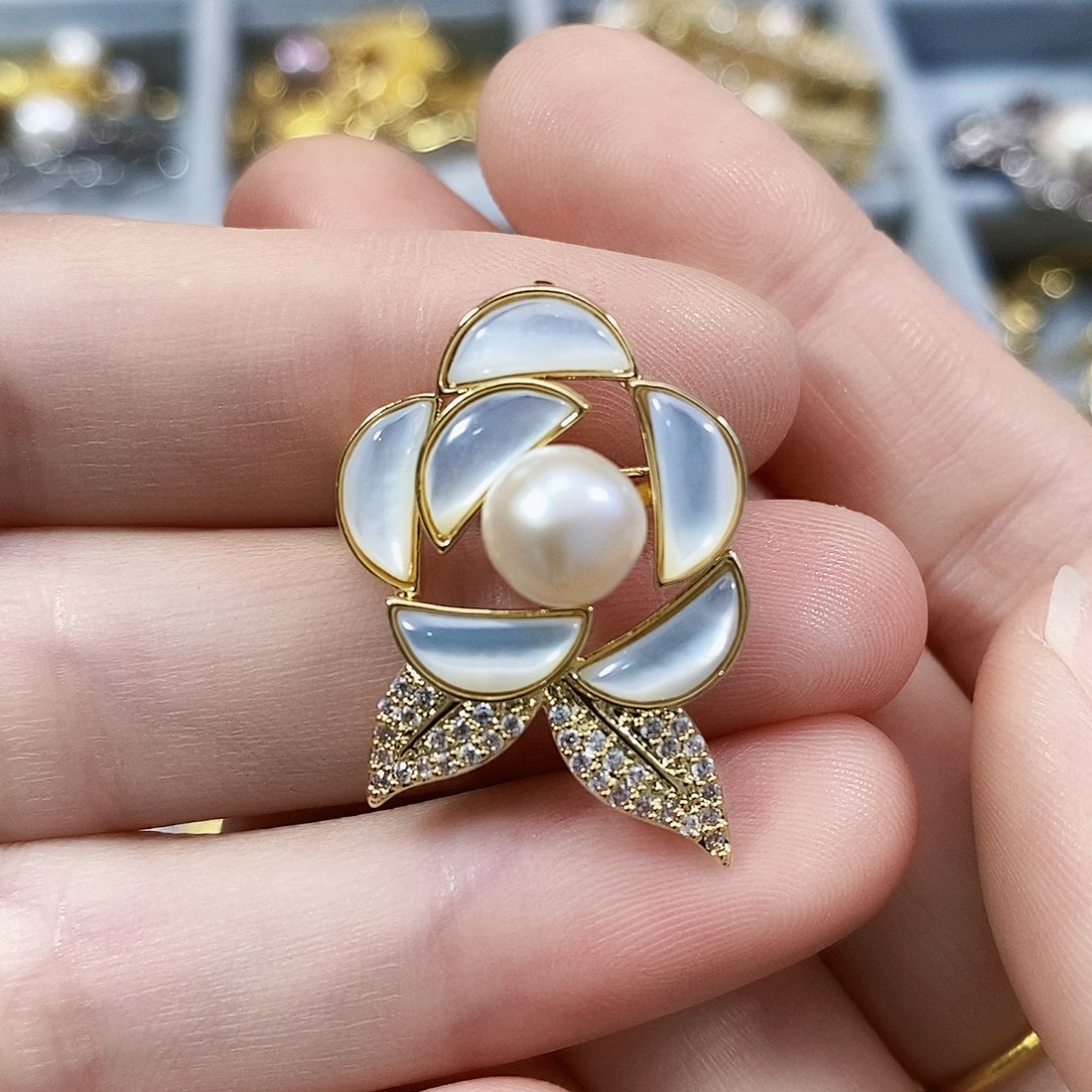 淡水珍珠特价冲单子不退换胸针铂Pt950镶嵌